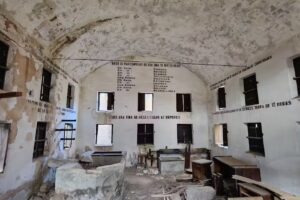 Fabrica papel abandonada