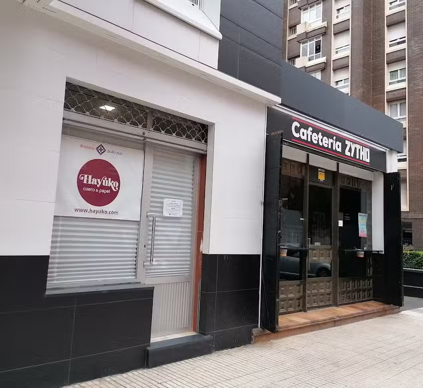 Hayuko Cuero & Papel