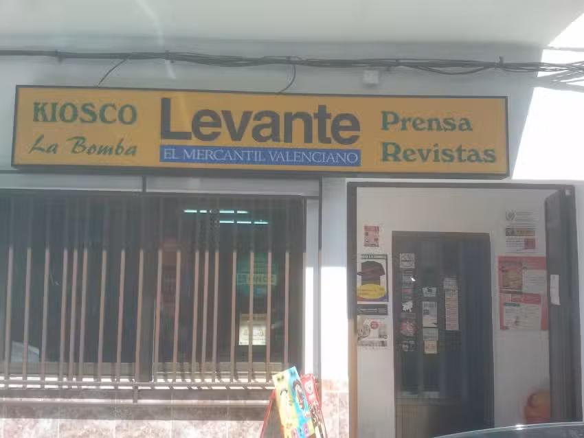 Kiosco Papeleria La Bomba.