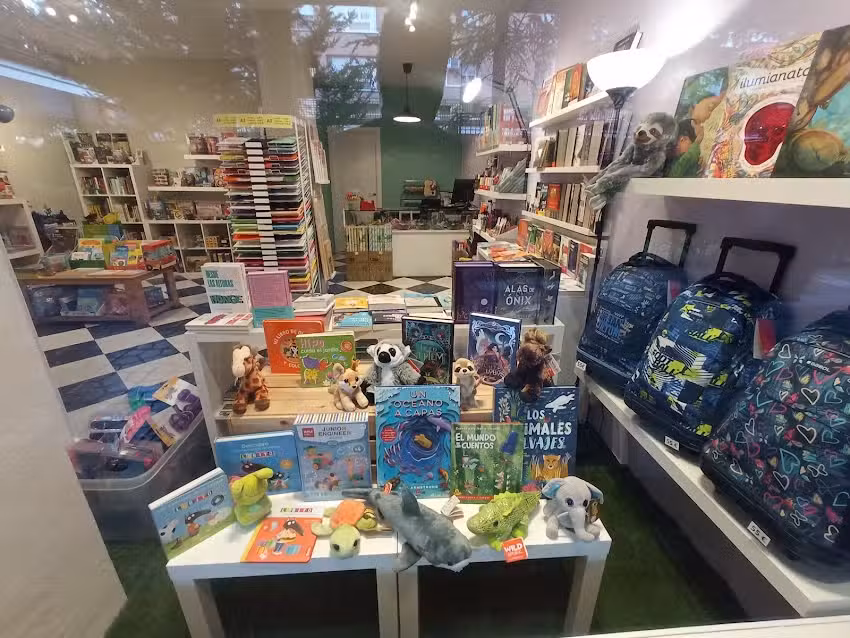 Librería LAURA Papelería Juegos