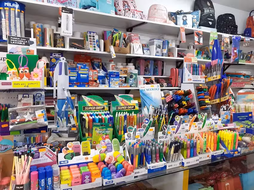 Librería LOZANO, papelería y juguetería.