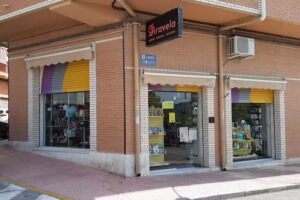 Librería Papelería Copistería Giravela