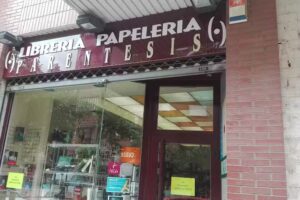 Librería-papelería Paréntesis