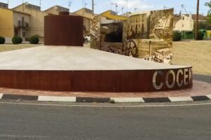 Monumento Papel Calzado Textil