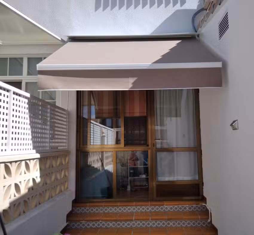 PERSIANAS-PAPELERÍA Y MARQUETERÍA «EL CRISTO».-