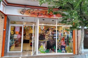 Regala-T La Almunia. Tienda de regalos, hogar, juguetes, papelería, moda y complementos
