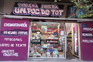 «Un Poc De Tot» Papelería Librería
